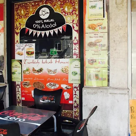 Istanbul بيت شباب