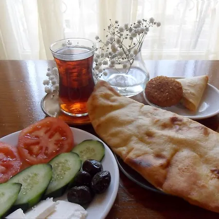 Istanbul بيت شباب